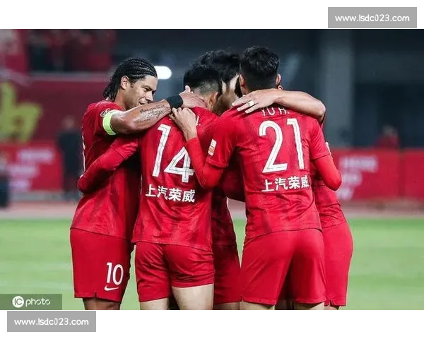 广州恒大与上海上港巅峰对决再掀中超争冠激烈风云赛事焦点之战局