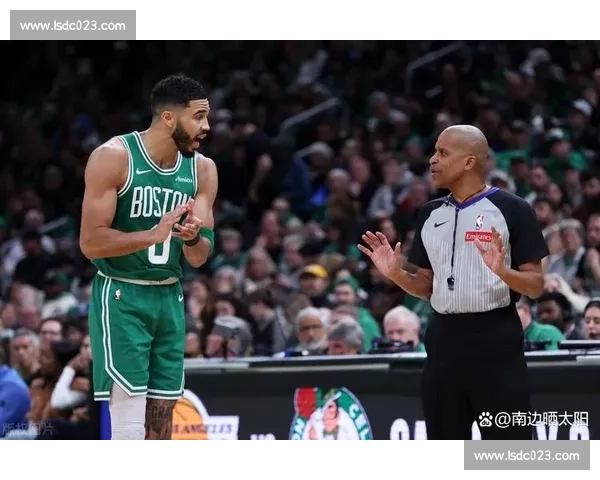 湖人对决掘金西部强强碰撞巨星博弈季后赛悬念拉满战术对抗胜负走向引热议