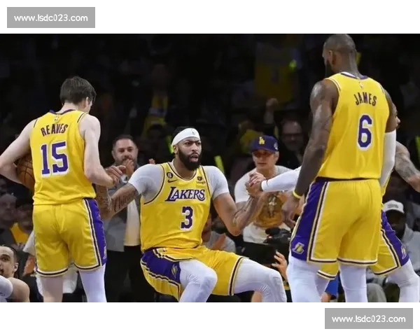 湖人对阵热火第三场全场回放精彩瞬间与战术解析关键球星表现复盘